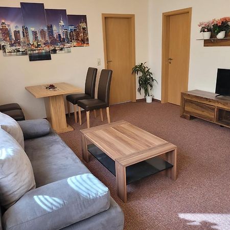 Apartment - Gaestewohnung - Unterkunft Monteure เคมนิตซ์ ภายนอก รูปภาพ