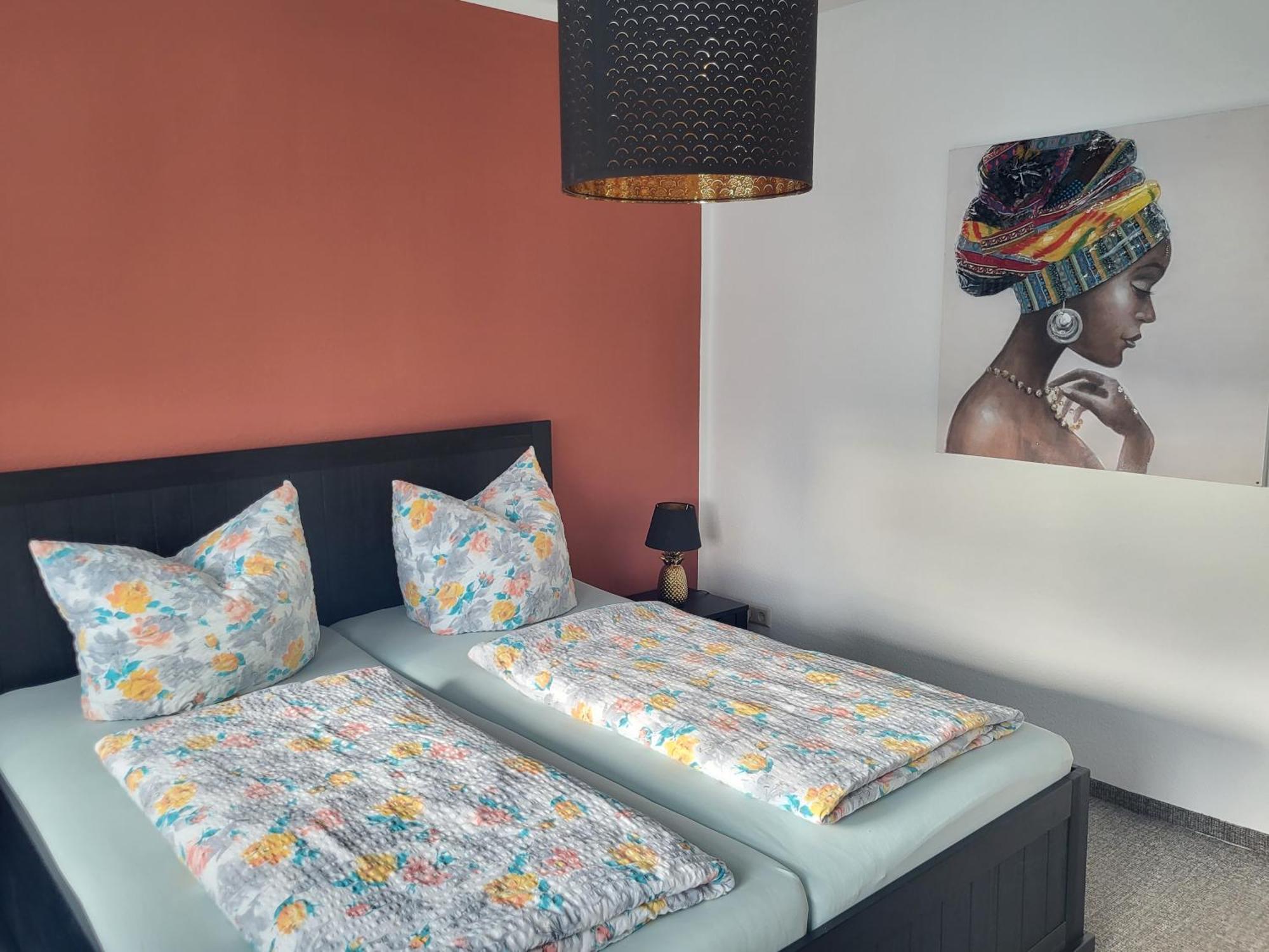 Apartment - Gaestewohnung - Unterkunft Monteure เคมนิตซ์ ภายนอก รูปภาพ