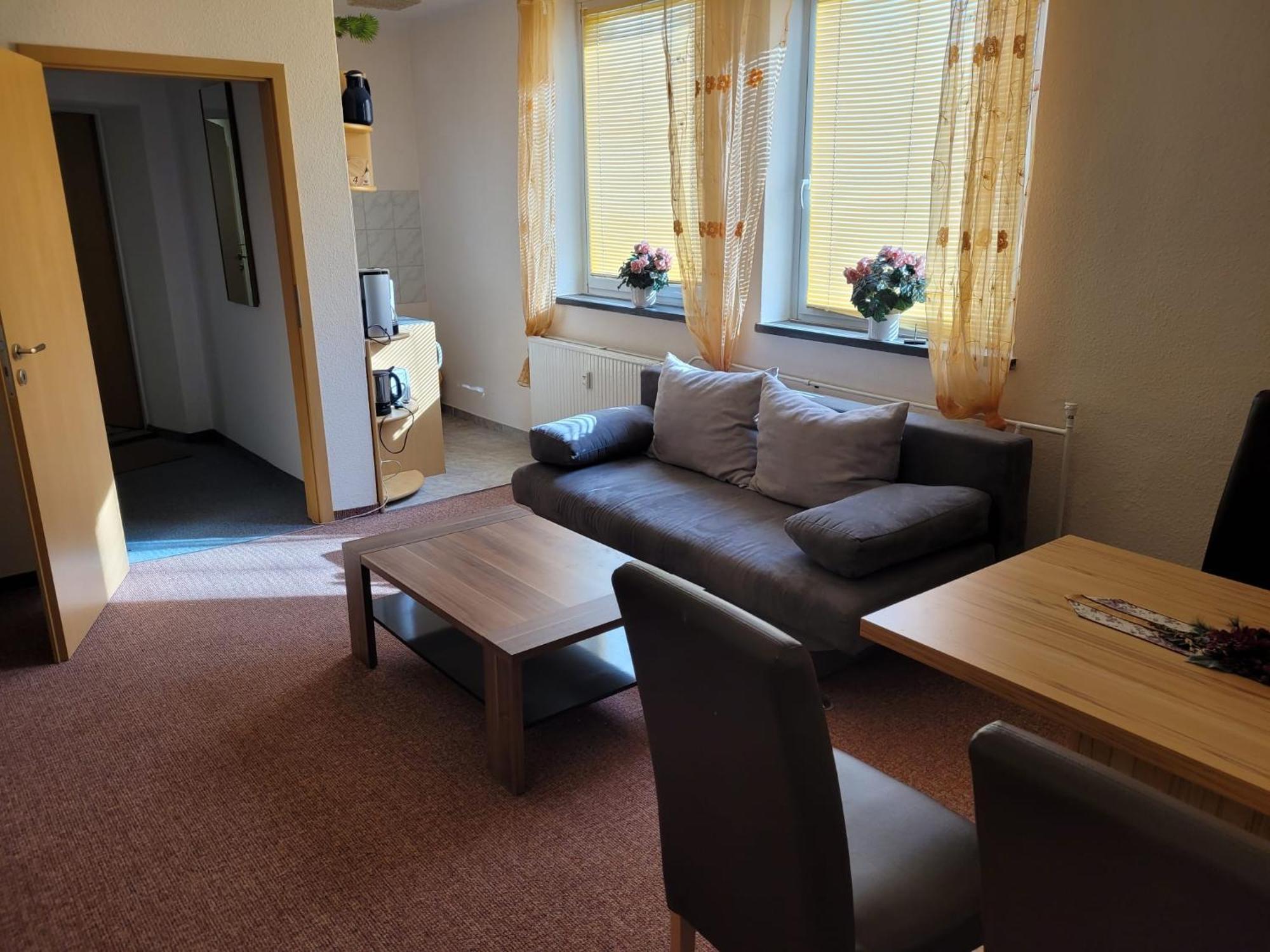 Apartment - Gaestewohnung - Unterkunft Monteure เคมนิตซ์ ภายนอก รูปภาพ