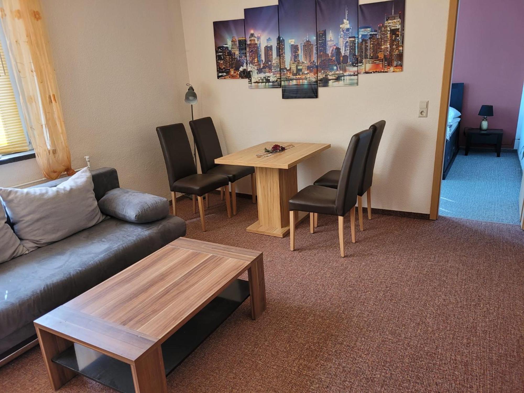 Apartment - Gaestewohnung - Unterkunft Monteure เคมนิตซ์ ภายนอก รูปภาพ